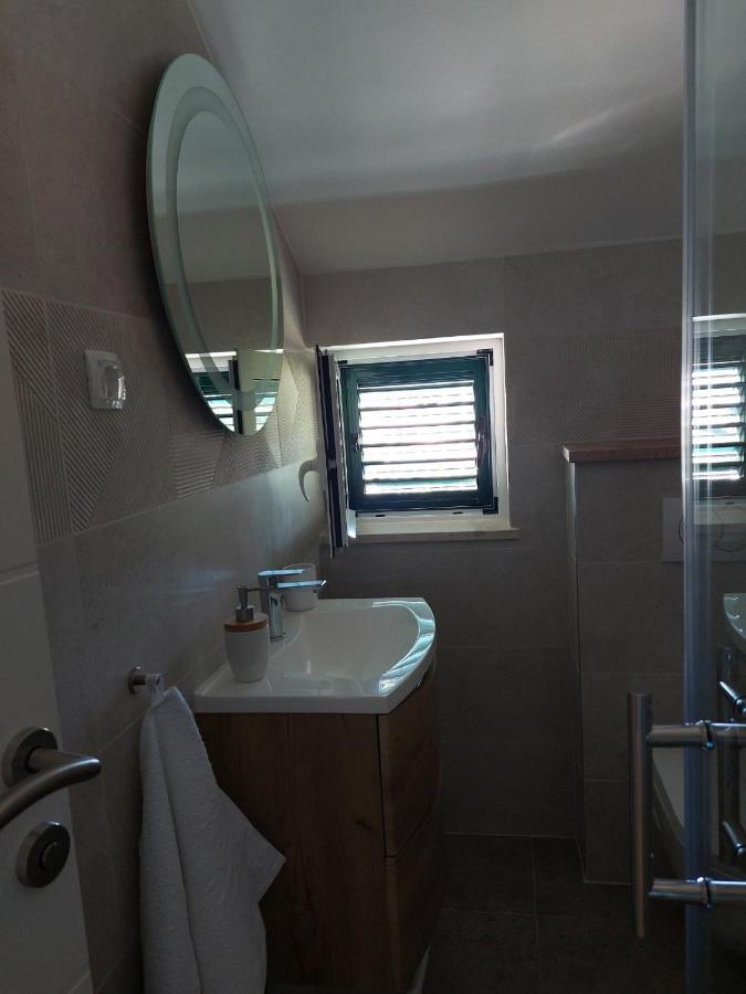 Ceratonia Apartments Loviste Exterior photo
